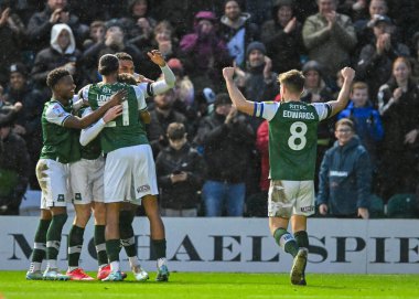 GOAL Plymouth Argyle forvet Morgan Whittaker (19) ve Plymouth Argyle forvet Ryan Hardie (9), Sky Bet 1 karşılaşmasında Plymouth Argyle 'ın Home Park, Plymouth, Birleşik Krallık 1 Ocak 202' de MK Dons 'a karşı oynadığı maçı 3-1 kazanma golünü kutluyor.