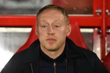 Nottingham Forest 'ın Steve Cooper Yöneticisi Premier Lig maçı sırasında Nottingham Forest Chelsea' ye karşı 1 Ocak 202 'de City Ground, Nottingham' da maçı izliyor.