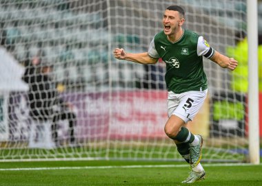 GoAL Plymouth Argyle defans oyuncusu James Wilson (5), 1 Ocak 202 'de Plymouth Argyle' ın Home Park, Plymouth 'ta MK Dons' a karşı oynadığı Sky Bet 1 maçında 1-0 berabere kalma golünü kutluyor.