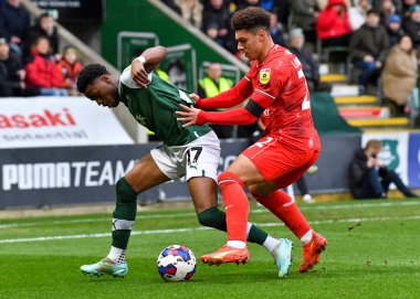 Plymouth Argyle tam geri Bali Mumba (17), 1 Ocak 202 'de Home Park, Plymouth, İngiltere' de oynanan Sky Bet Lig 1 karşılaşmasında topu koruyor.