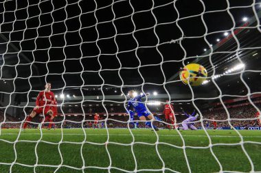 Leicester City 'nin 22 numaralı Kiernan Dewsbury Salonu, 30 Aralık 202' de Liverpool, Liverpool 'da Leicester City' ye karşı oynanan Premier Lig maçında 0-1 kazanma hedefini kutluyor.