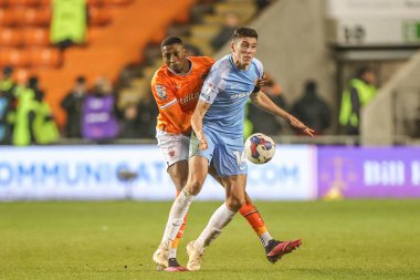 Blackpool 'dan Marvin Ekpiteta # 21 ve Ross Stewart # 14 Sky Bet Şampiyonası maçı sırasında Bloomfield Road, Blackpool, İngiltere, 1 Ocak 202' de Blackpool Sunderland 'a karşı