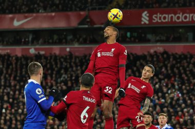 Liverpool 'dan Joel Matip # 32, 30 Aralık 202' de İngiltere 'nin Liverpool kentinde oynanan Liverpool-Leicester maçında açık ara önde.