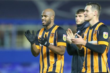 Hull City 'den 19 numaralı yaralı Estupin, 30 Aralık 2022' de Birmingham City, Birmingham City - Hull City maçından sonra gezgin taraftarları alkışlıyor.