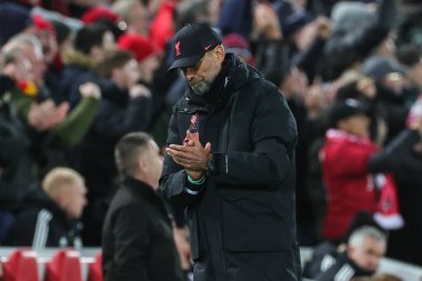 Liverpool teknik direktörü Jrgen Klopp, 30 Aralık 2022 tarihinde İngiltere 'nin Liverpool kentinde oynanan Premier League maçında Liverpool-Leicester City maçında takımını alkışladı.