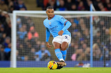 Manchester City 'den Manuel Akanji Premier League maçında topu geçiyor Manchester City Everton' a karşı Etihad Stadyumu, Manchester, İngiltere, 31 Aralık 202