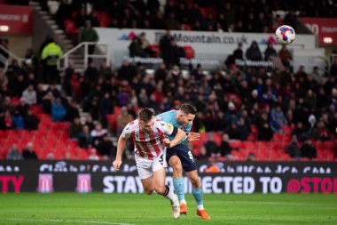 Stoke City 'den Morgan Fox 30 Aralık 202' de Stoke City 'nin Bet365 Stadyumu' nda Burnley 'e karşı oynadığı Sky Bet Şampiyonası maçında topu açık farkla önde götürüyor.