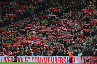 Liverpool taraftarları 30 Aralık 202 'de İngiltere' nin Liverpool kentinde oynanan Liverpool-Leicester maçı öncesinde şarkı söylüyorlar.