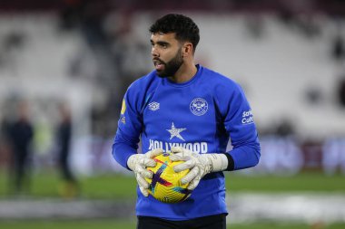 Brentford 'dan David Raya # 1 Premier League karşılaşması öncesinde Londra Stadyumu' nda West Ham United - Brentford maçı, 30 Aralık 202