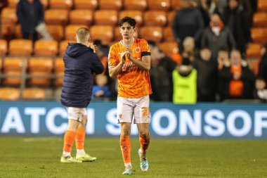 Blackpool 'dan Charlie Patino, 1 Ocak 202' de Bloomfield Road, Blackpool 'da oynanan Blackpool-Sunderland maçında taraftarları alkışlıyor.