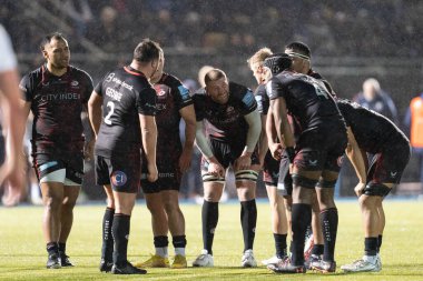 Saracens, 31 Aralık 202 'de StoneX Stadyumu' nda oynanan Gallagher Premiership maçında Saracens - Exeter Chiefs maçında takım olarak bir araya geldi.