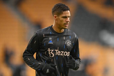 Manchester United 'dan Raphael Varane # 19 Premier League karşılaşması öncesi ısınma öncesinde Wolverhampton Wanderers, Manchester United' a karşı Molineux, Wolverhampton, Birleşik Krallık, 31 Aralık 202