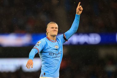 Manchester City 'den Erling Haaland 31 Aralık 202' de Etihad Stadyumu 'nda oynanan Premier League maçında serbest vuruşu kutluyor.