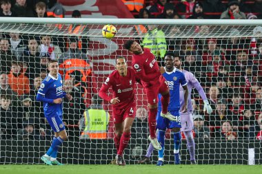 Liverpool 'dan Alex Oxlade-Chamberlain 30 Aralık 202' de İngiltere 'nin Liverpool kentinde oynanan Liverpool-Leicester maçında liderliği aldı.