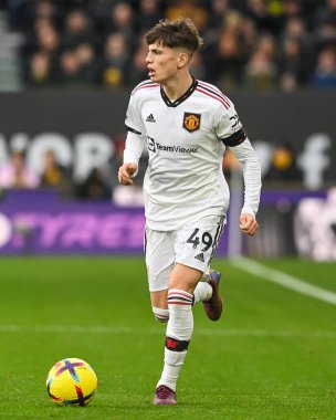 Manchester United 'ın 49 numaralı oyuncusu Alejandro Garnacho, 31 Aralık 202' de Molineux, Wolverhampton, Birleşik Krallık 'ta oynanan Premier Lig karşılaşmasında topa vuruyor.