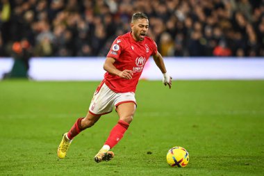 Nottingham Ormanı 'ndan Renan Lodi # 32 Premier Lig maçı sırasında Nottingham Forest Chelsea' ye karşı City Ground, Nottingham, İngiltere 'de 1 Ocak 202' de topa vuruyor.