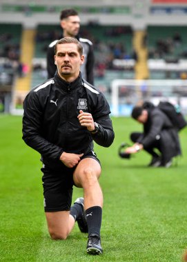 Plymouth Argyle takımından Elliot Turner, 1 Ocak 202 'de Home Park, Plymouth' ta oynanan Sky Bet 1 karşılaşmasında ısınıyor.