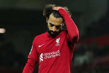 Liverpool 'dan Mohamed Salah # 11, 30 Aralık 202 tarihinde İngiltere' nin Liverpool kentinde oynanan Premier League maçında Liverpool - Leicester City maçında kaçırılan bir gol sonrasında tepki gösterdi.