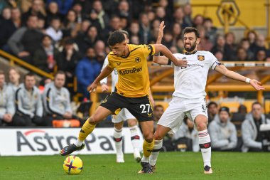 Matheus Nunes # 27 Wolverhampton Wanderers # 8 Manchester United Premier League karşılaşmasında Bruno Fernandes 'i durdurdu Wolverhampton Wanderers - Manchester United Molineux, Wolverhampton, Birleşik Krallık, 31 Aralık 202
