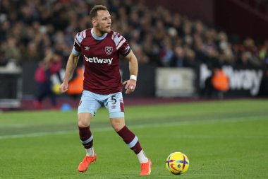 West Ham United 'ın Premier League maçı sırasında Londra Stadyumu, Londra, İngiltere' de oynanan West Ham United - Brentford maçında 5. Coufal