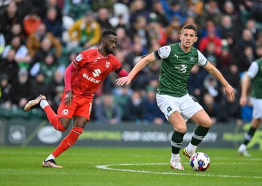 Plymouth Argyle orta saha oyuncusu Jordan Houghton (4), 1 Ocak 202 'de Plymouth Argyle' a karşı MK Dons maçında pas arıyor.