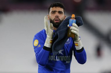 Brentford 'dan David Raya # 1 Premier League karşılaşması öncesinde Londra Stadyumu' nda West Ham United - Brentford maçı, 30 Aralık 202