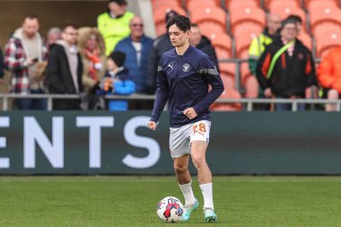 Blackpool 'dan Charlie Patino maç öncesi ısınma maçında Blackpool - Sunderland maçı sırasında Bloomfield Road, Blackpool, İngiltere, 1 Ocak 202