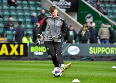 Zak Baker, 1 Ocak 202 'de Plymouth Argyle' ın Home Park, Plymouth, İngiltere 'de MK Dons' a karşı oynadığı Gökyüzü İddia Ligi karşılaşmasında ısınıyor.