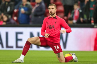 Liverpool 'dan 14 numaralı Jordan Henderson, 30 Aralık 202' de İngiltere 'nin Liverpool kentinde oynanan Premier Lig maçı öncesinde ısınma turuna çıktı.