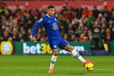 Thiago Silva # 6 Chelsea Premier Lig maçında topu kontrol ediyor Nottingham Forest Chelsea 'ye karşı City Ground, Nottingham, 1 Ocak 202