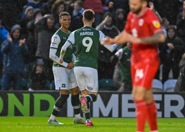 GOAL Plymouth Argyle forvet Morgan Whittaker (19) ve Plymouth Argyle forvet Ryan Hardie (9), Sky Bet 1 karşılaşmasında Plymouth Argyle 'ın Home Park, Plymouth, Birleşik Krallık 1 Ocak 202' de MK Dons 'a karşı oynadığı maçı 3-1 kazanma golünü kutluyor.