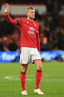 Nottingham Ormanı 'ndan Joe Worrall # 4 Premier League maçından sonra Nottingham Forest taraftarlarına el sallıyor Nottingham Forest Chelsea' ye karşı City Ground, Nottingham, İngiltere, 1 Ocak 2022