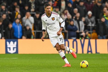 Manchester United 'ın 19 numaralı Raphael Varane Premier League maçında Wolverhampton Wanderers - Manchester United - Molineux, Wolverhampton, İngiltere, 31 Aralık 202