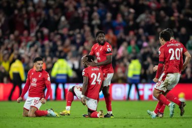 Nottingham Ormanı 'ndan Serge Aurier # 24 Premier League maçında eşitliğini kutluyor Nottingham Forest Chelsea' ye karşı City Ground, Nottingham, İngiltere, 1 Ocak 202