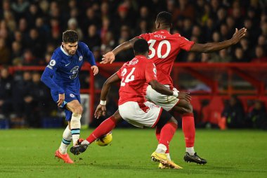 Nottingham Ormanı 'ndan Willy Boly 1 Ocak 202' de Nottingham City Ground, Nottingham, İngiltere 'de Chelsea' ye karşı oynanan Premier Lig maçında Chelsea 'li Christian Pulisiç # 10' a meydan okudu.