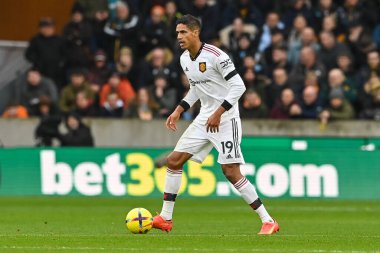 Manchester United 'ın 19 numaralı Raphael Varane Premier League maçında Wolverhampton Wanderers - Manchester United - Molineux, Wolverhampton, İngiltere, 31 Aralık 202