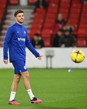 Chelsea 'nin Mason Dağı 19 numara Premier Lig maçından önce Nottingham Forest Chelsea' ye karşı 1 Ocak 202 'de City Ground, Nottingham, İngiltere' de ısınıyor.