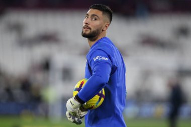 30 Aralık 202 'de Londra Stadyumu' nda oynanan Premier League karşılaşması öncesinde Brentford 'dan Thomas Strakosha # 22.