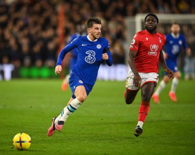 Chelsea 'den Mason Mount 19 Premier Lig maçında Nottingham Forest Chelsea' ye karşı 1 Ocak 202 'de City Ground, Nottingham, İngiltere' de top sürüyor.