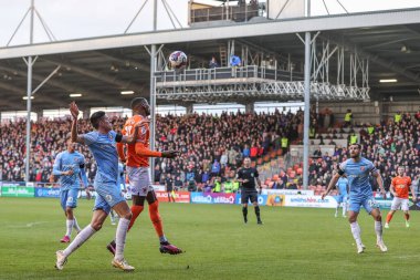 Blackpool 'dan Marvin Ekpiteta 1 Ocak 202' de Bloomfield Road, Blackpool 'da oynanan Blackpool-Sunderland maçında topu sahaya sürüyor.