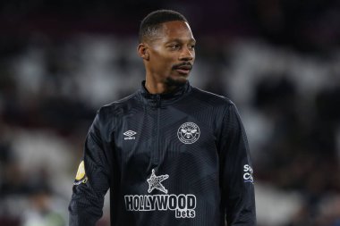 Brentford 'dan Ethan Pinnock # 5 Premier Lig karşılaşması öncesi ısınma öncesinde West Ham United ve Brentford Londra Stadyumu' nda, 30 Aralık 202
