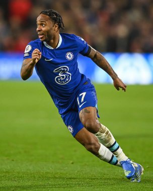 Chelsea 'den Raheem Sterling # 17 Premier Lig karşılaşmasında Nottingham Forest Chelsea' ye karşı 1 Ocak 202 'de City Ground, Nottingham, İngiltere