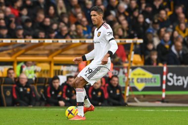 Manchester United 'ın 19 numaralı Raphael Varane Premier League maçında Wolverhampton Wanderers - Manchester United - Molineux, Wolverhampton, İngiltere, 31 Aralık 202
