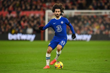 Chelsea 'den Marc Cucurella # 32 Premier Lig maçında Nottingham Forest Chelsea' ye karşı City Ground, Nottingham, İngiltere 'de 1 Ocak 202' de topa vuruyor.