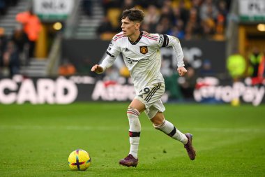 Manchester United 'ın 49 numaralı oyuncusu Alejandro Garnacho, 31 Aralık 202' de Molineux, Wolverhampton, Birleşik Krallık 'ta oynanan Premier Lig karşılaşmasında topa vuruyor.