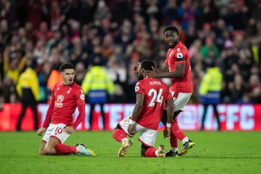 Nottingham Ormanı 'ndan Serge Aurier # 24 Premier League maçında eşitliğini kutluyor Nottingham Forest Chelsea' ye karşı City Ground, Nottingham, İngiltere, 1 Ocak 202