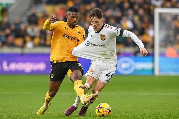 Wolverhampton Wanderers 'ın 22 numarası Nlson Semedo Premier League maçında Manchester United' ın 49 numaralı oyuncusu Alejandro Garnacho 'ya karşı 31 Aralık 2022' de Molineux, Wolverhampton, Birleşik Krallık 'ta oynanan maçta faul yaptı.