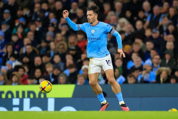 Manchester City 'den Jack Grealish Premier League maçında topu kontrol ediyor Manchester City Everton' a karşı Etihad Stadyumu, Manchester, İngiltere, 31 Aralık 202
