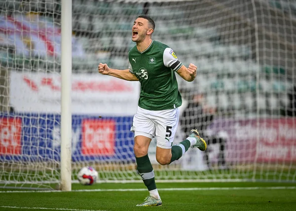 GoAL Plymouth Argyle defans oyuncusu James Wilson (5), 1 Ocak 202 'de Plymouth Argyle' ın Home Park, Plymouth 'ta MK Dons' a karşı oynadığı Sky Bet 1 maçında 1-0 berabere kalma golünü kutluyor.