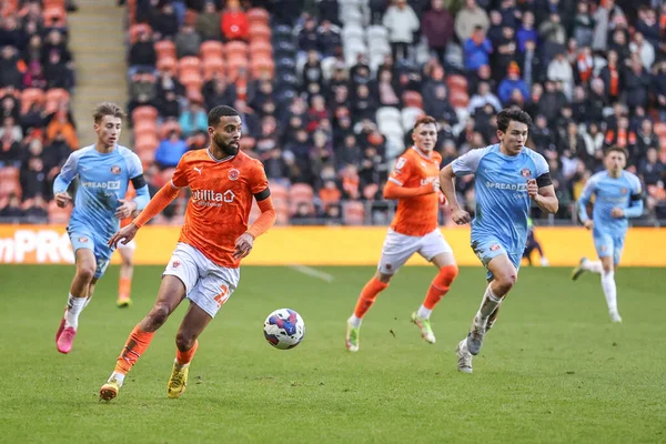 Blackpool 'dan CJ Hamilton # 22, 1 Ocak 202' de Bloomfield Road, Blackpool 'da Blackpool - Sunderland maçında sahada.